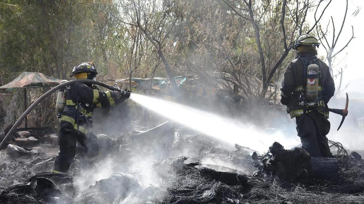 Los bomberos de Tequisquiapan han atendido 10 incendios de pastizales en lo que va el mes